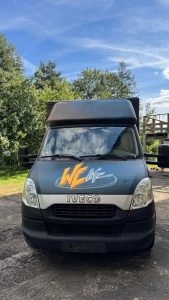 graffiti auf dhl autos