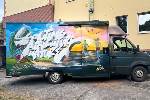 graffiti auf dhl autos