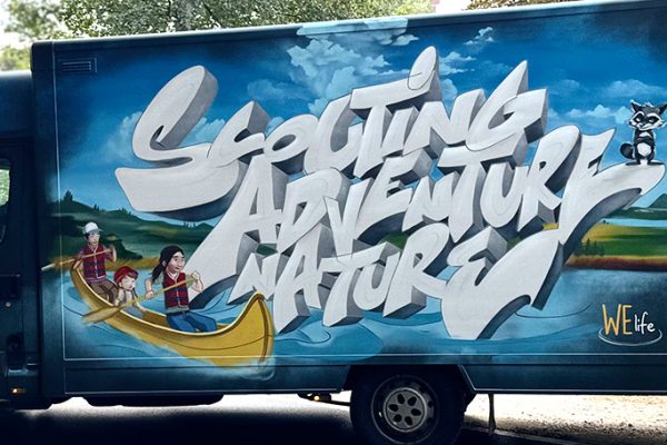 graffiti auf dhl autos